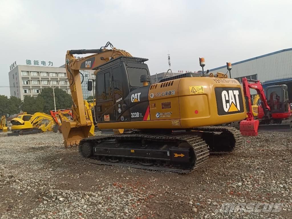 CAT 323 D2L Gravemaskiner på larvebånd