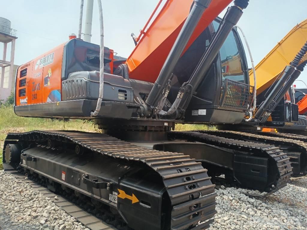 Hitachi ZX 240 Gravemaskiner på larvebånd