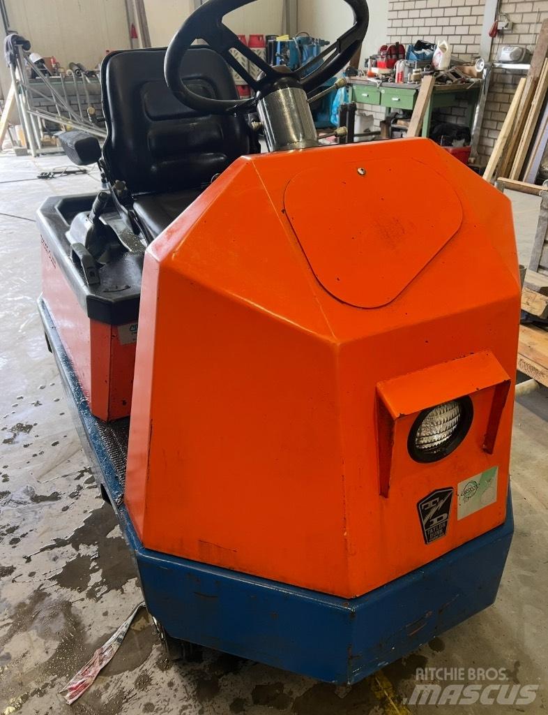 Taylor-Dunn C425 Bugsertruck
