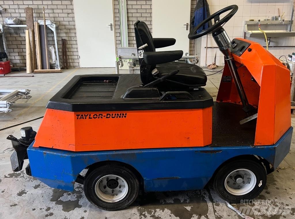 Taylor-Dunn C425 Bugsertruck
