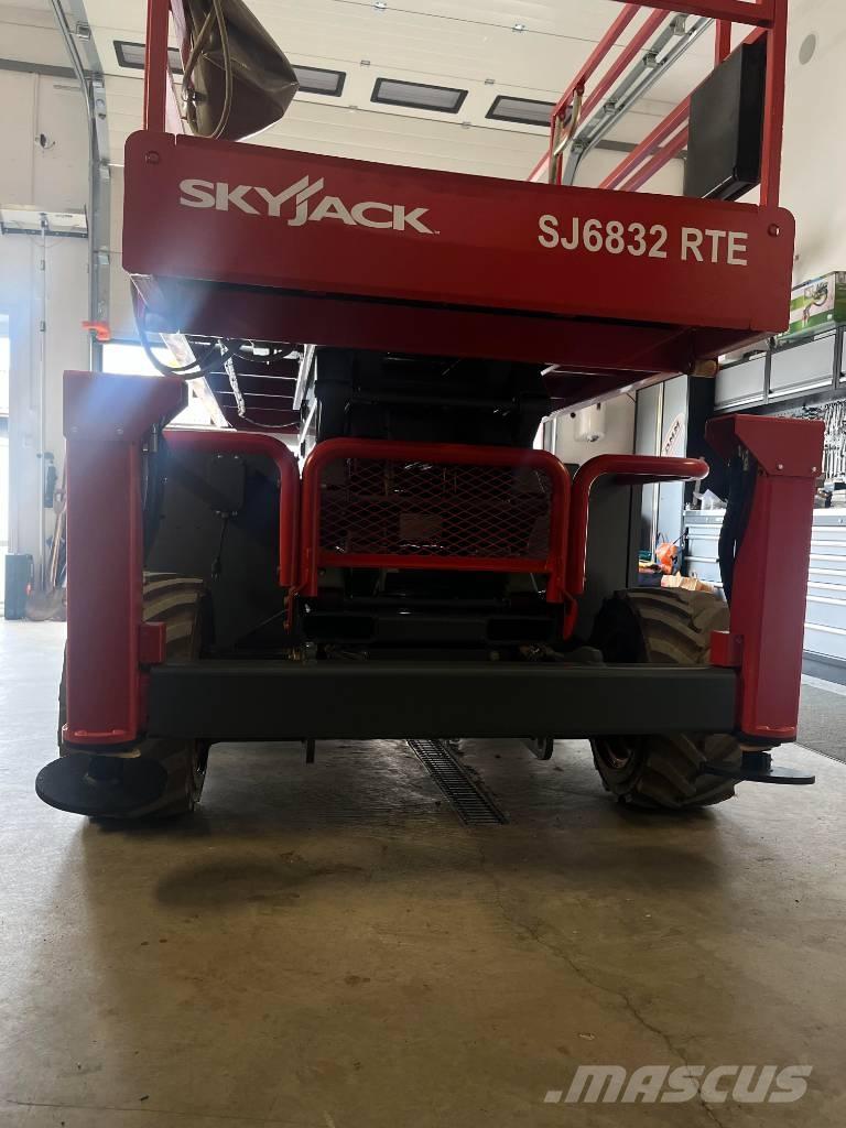 SkyJack SJ 6832 RTE Saxlifte