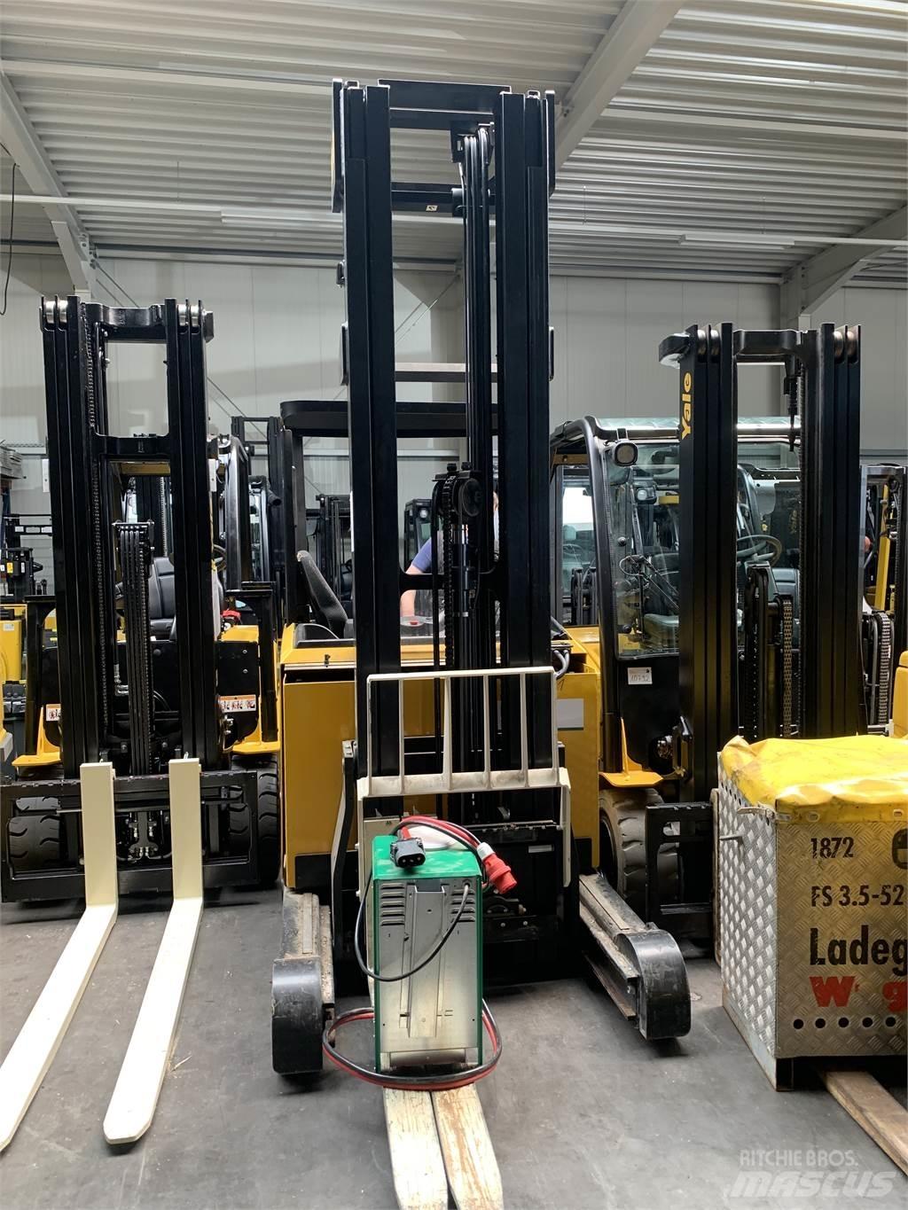 Yale MR14 Reachtruck