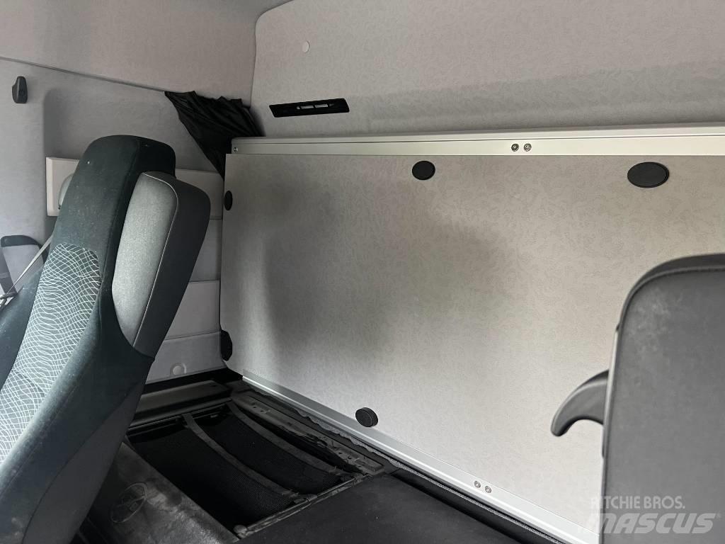 Mercedes-Benz 4153 Lastbil med kran