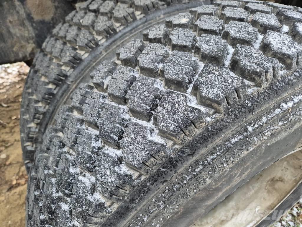 Sisu E11 Lastbiler med tip