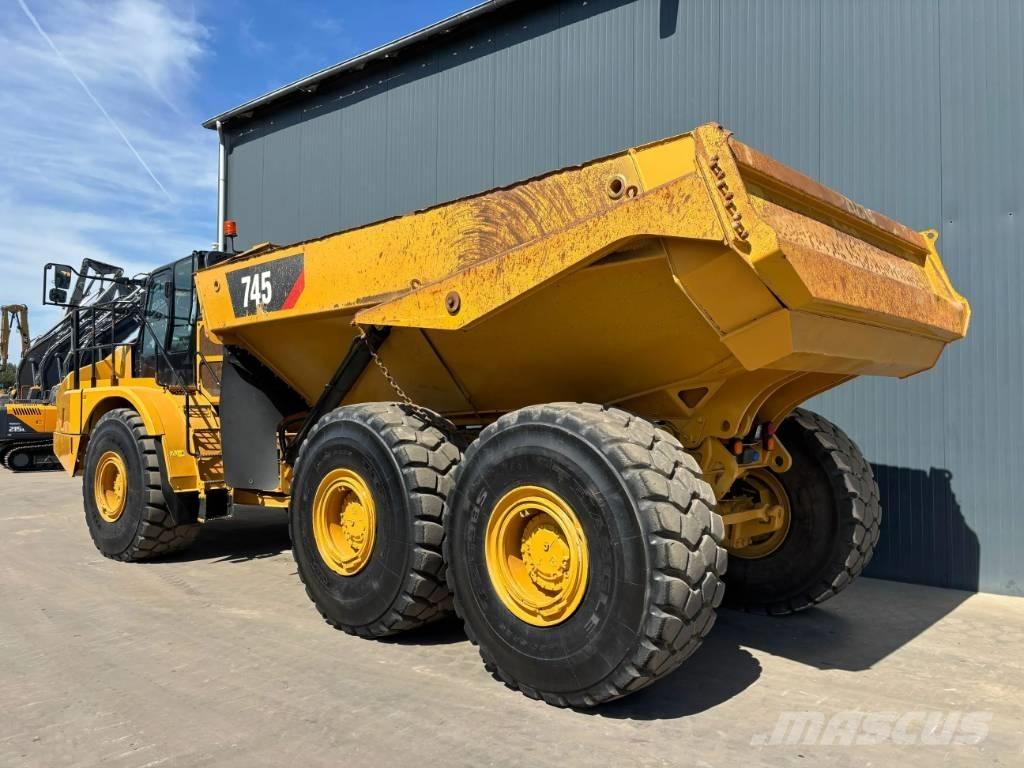 CAT 745 04A Terrængående lastbiler