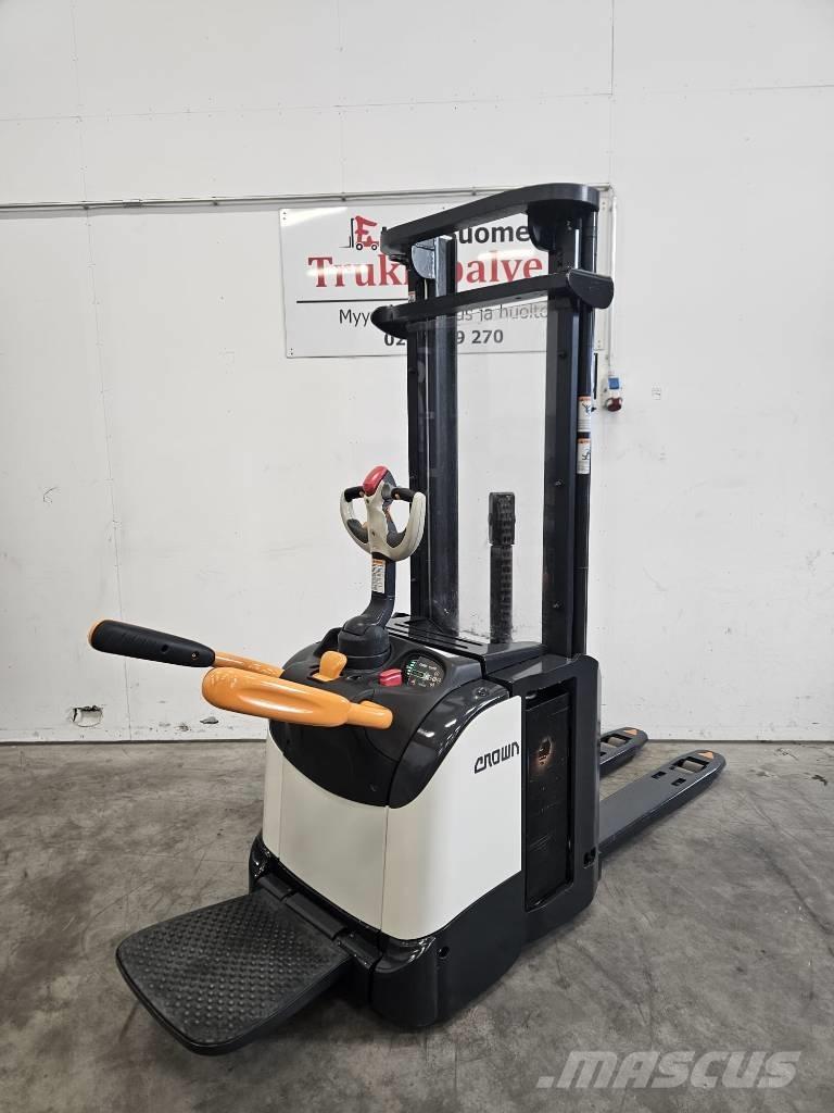 Crown ETi 4000 1.6 Selvkørende stablere