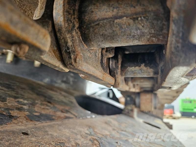 Hitachi ZX 135 US-6 Gravemaskiner på larvebånd