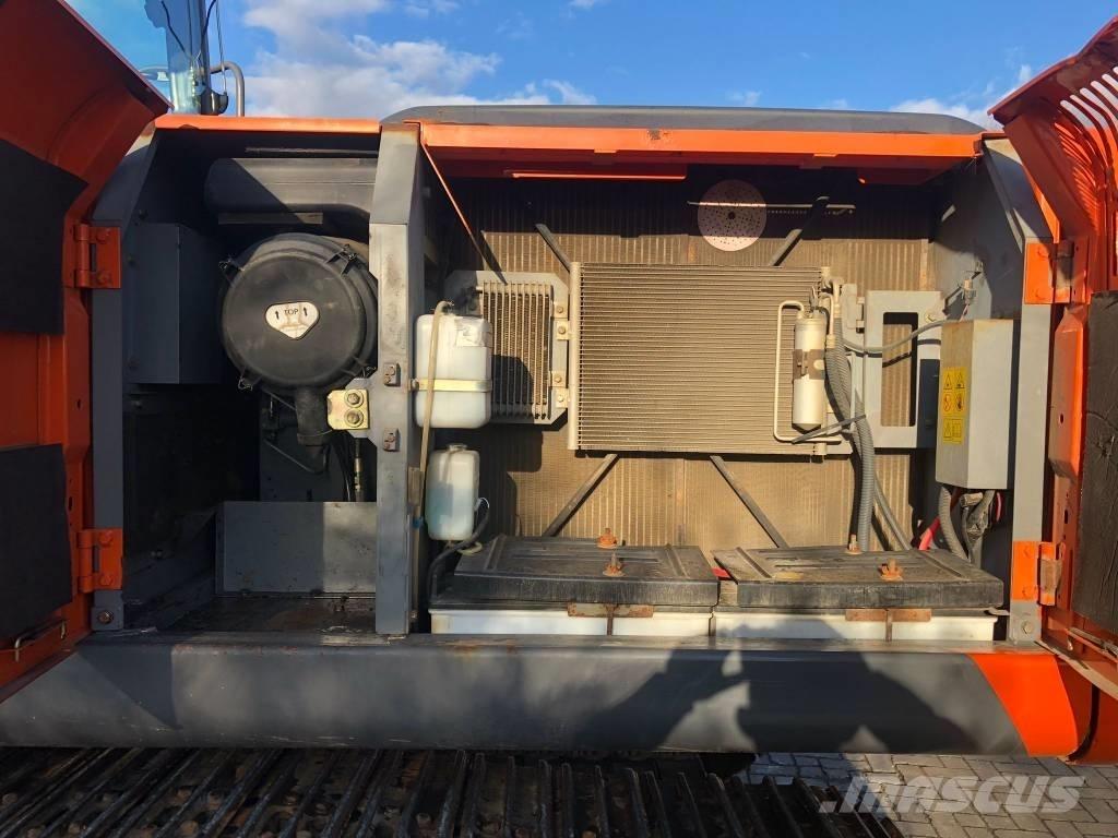 Hitachi ZX 210 LC-3 Gravemaskiner på larvebånd