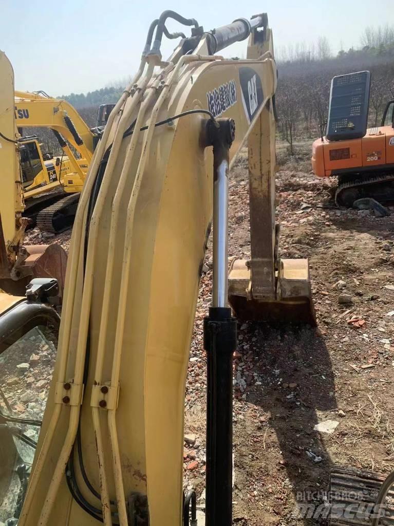 CAT 323D2 Gravemaskiner på larvebånd