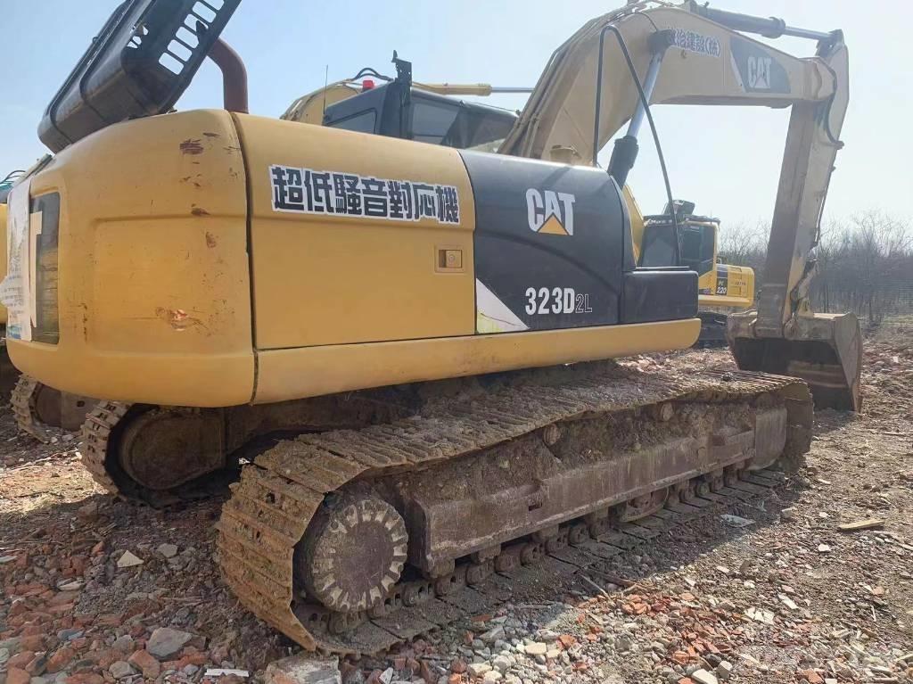 CAT 323D2 Gravemaskiner på larvebånd