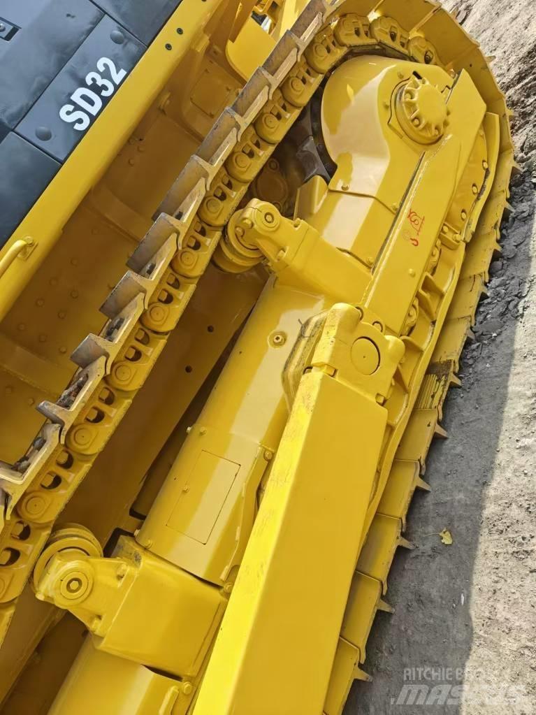 Shantui SD 32 Bulldozer på larvebånd