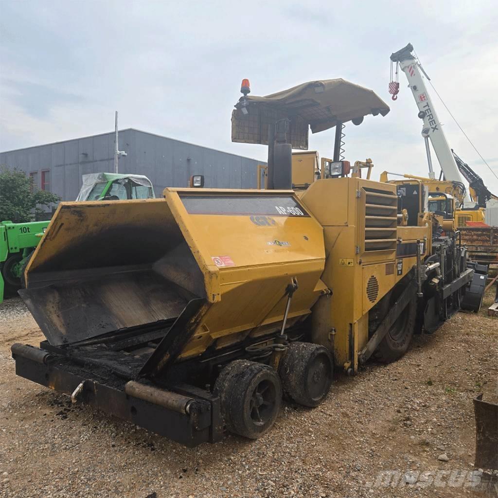 CAT AP 600 Asfaltudlæggere