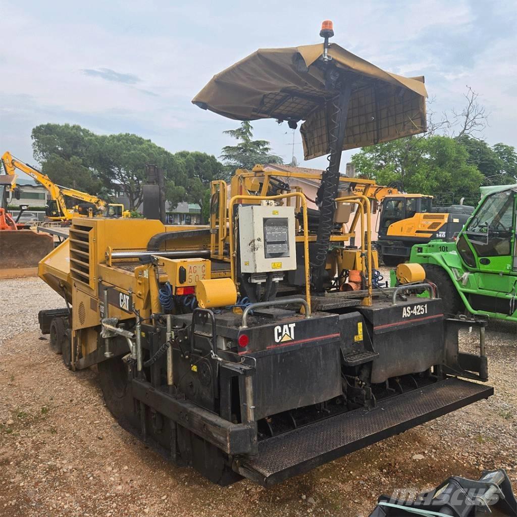 CAT AP 600 Asfaltudlæggere
