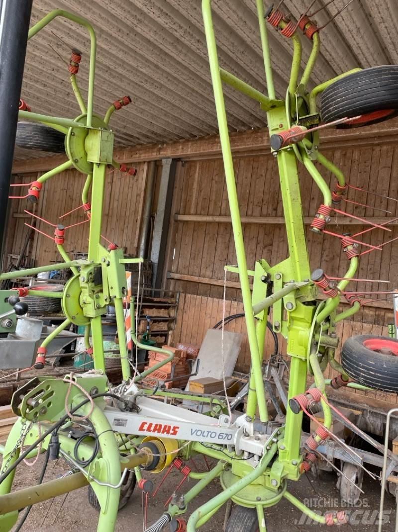 CLAAS Volto 670 River og høvendere