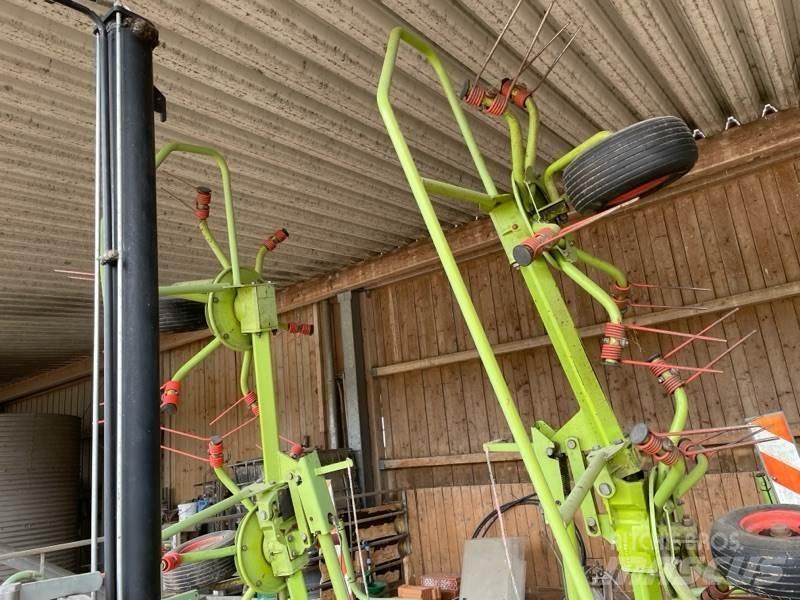 CLAAS Volto 670 River og høvendere