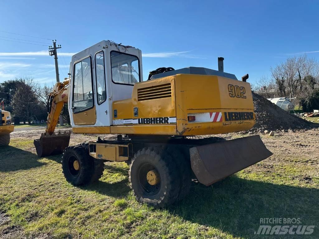 Liebherr 902 Gravemaskiner på hjul