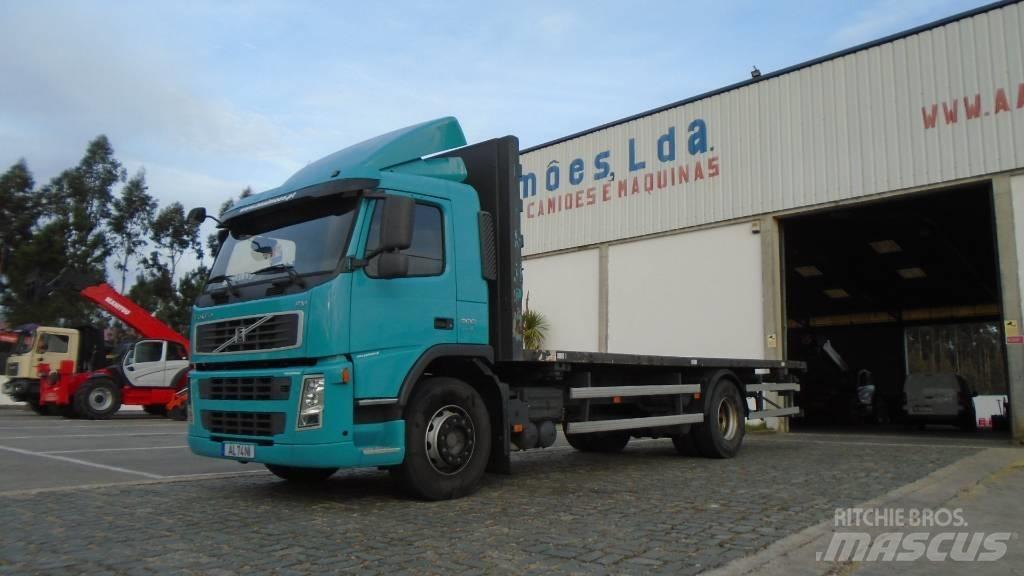 Volvo FM 9 300 Lastbil med lad/Flatbed