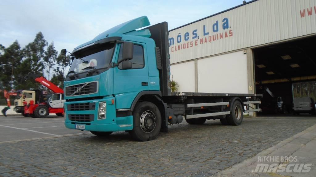 Volvo FM 9 300 Lastbil med lad/Flatbed