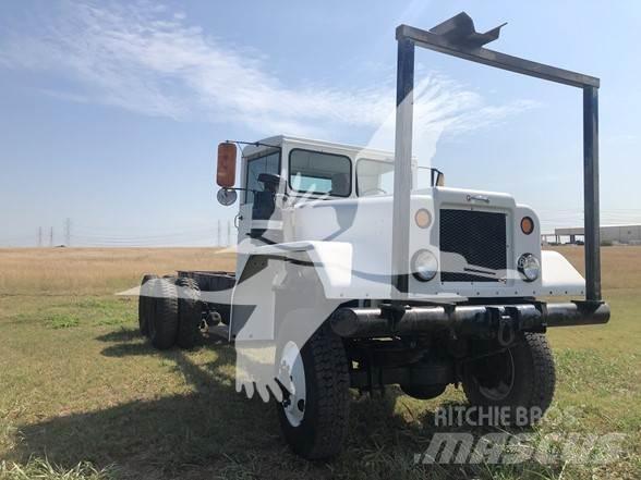 Diamond T M13 Chassis