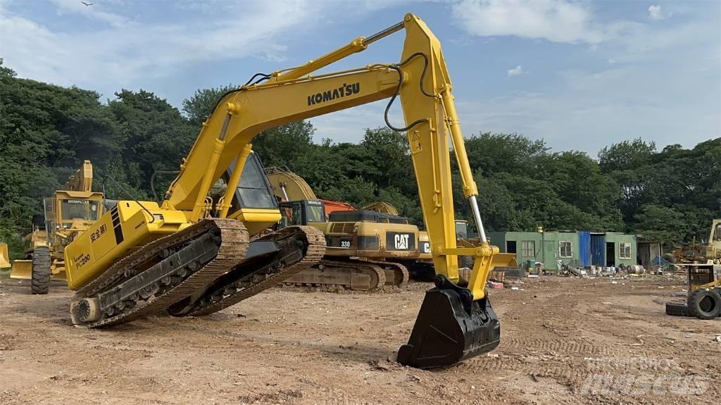 Komatsu PC 200 Gravemaskiner på larvebånd