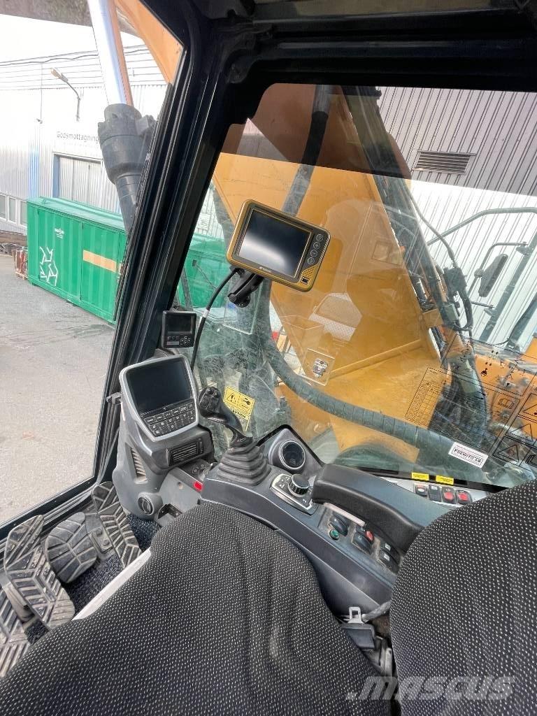 Hyundai HX 260 L Gravemaskiner på larvebånd
