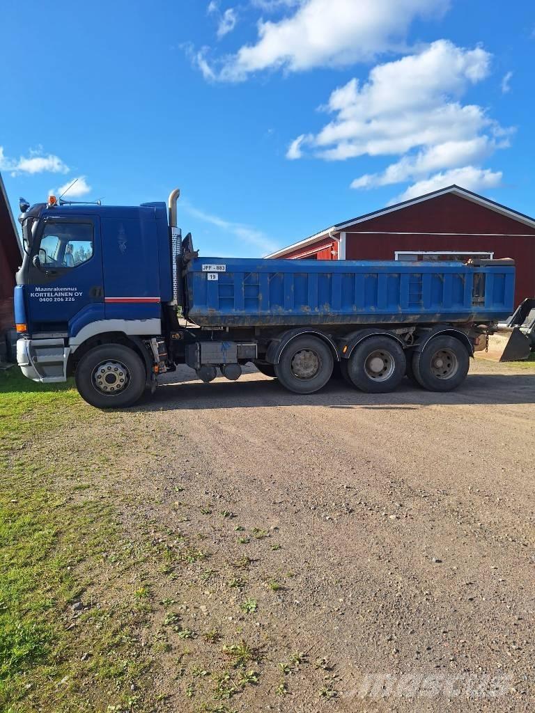 Sisu E12 Lastbiler med tip