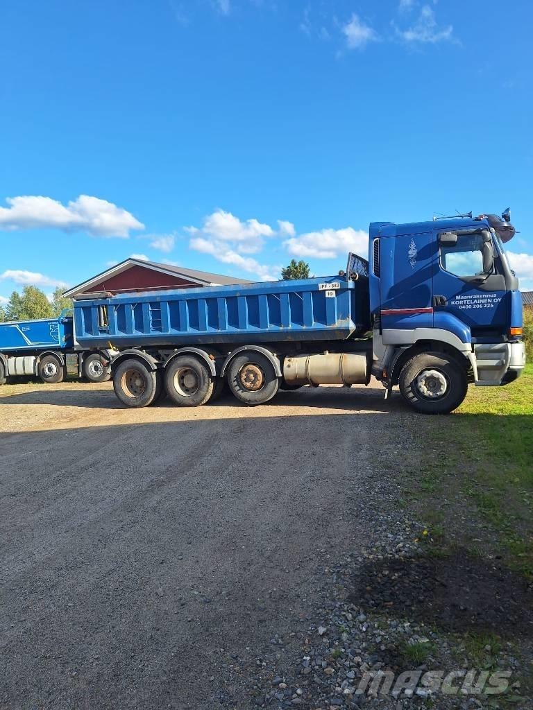 Sisu E12 Lastbiler med tip