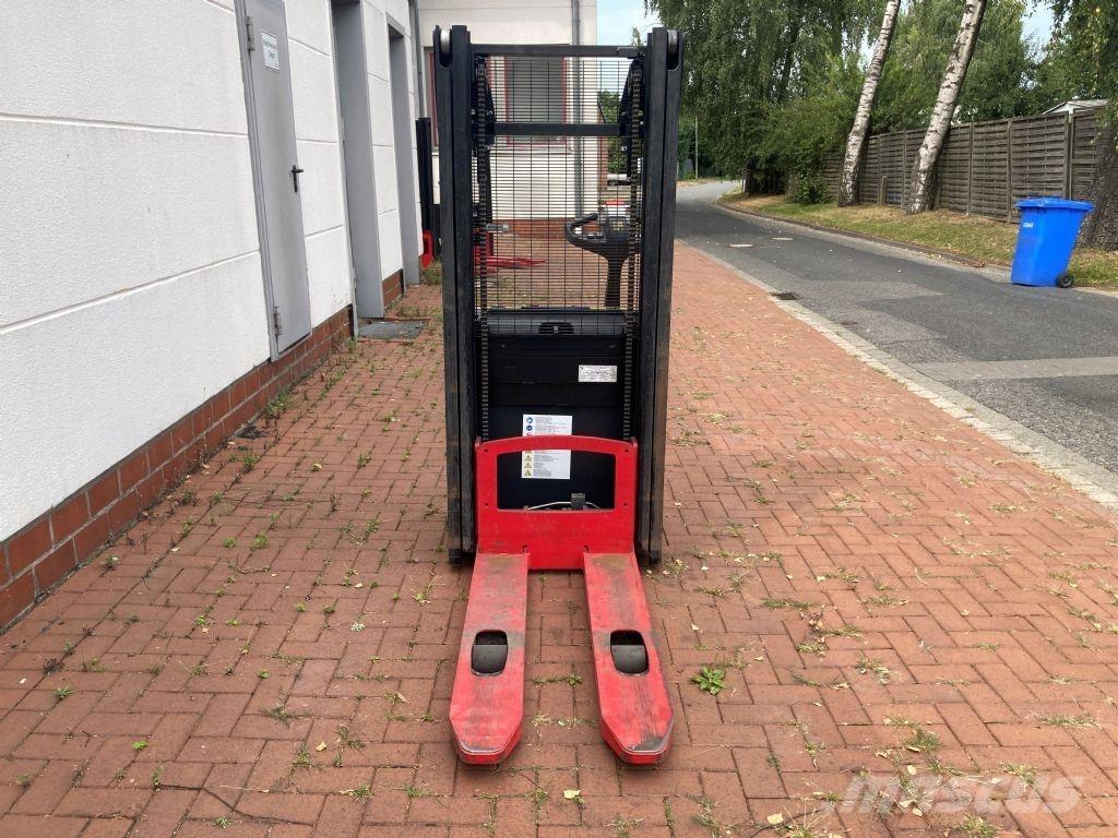Hyster S 1.0 Gaffelstabler med gående fører