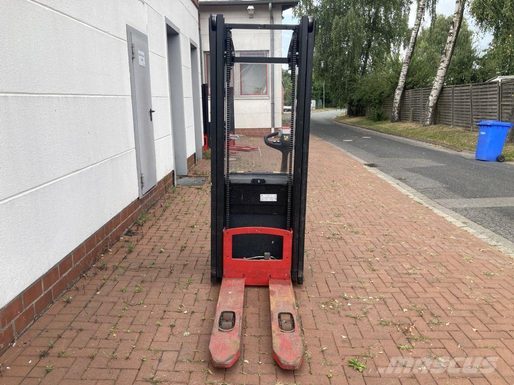 Hyster S 1.0 Gaffelstabler med gående fører