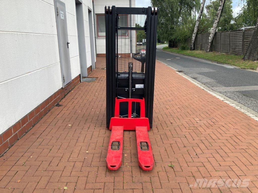 Hyster S 1.4 Gaffelstabler med gående fører
