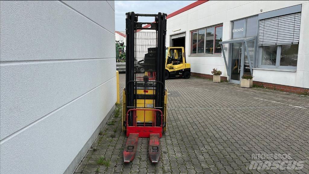 Hyster S1.5S Gaffelstabler med gående fører