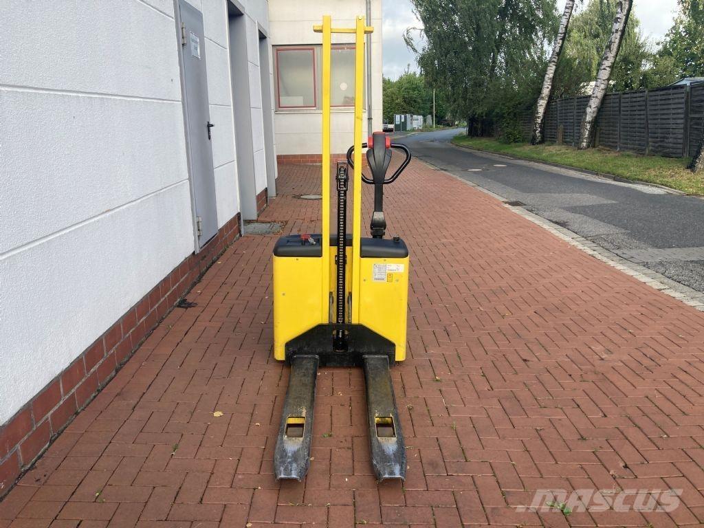Hyster SC 1.0 Gaffelstabler med gående fører