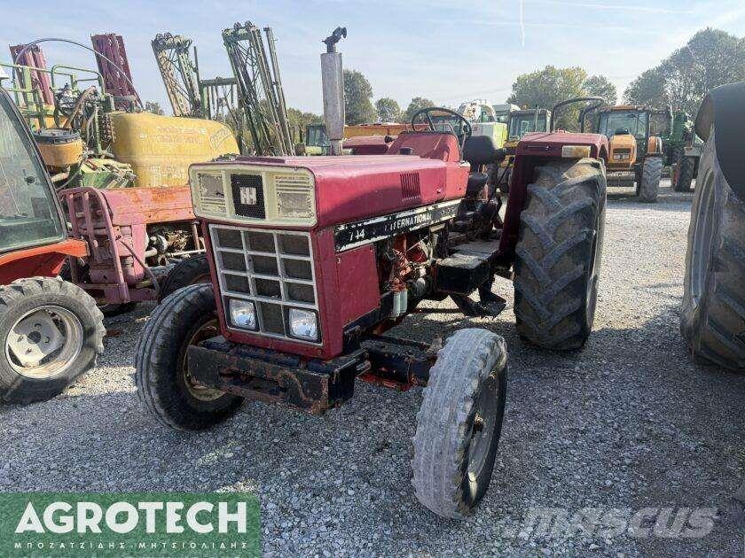 International 724 Traktorer