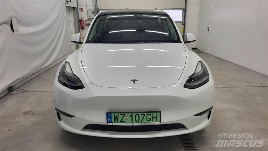 Tesla Y Biler