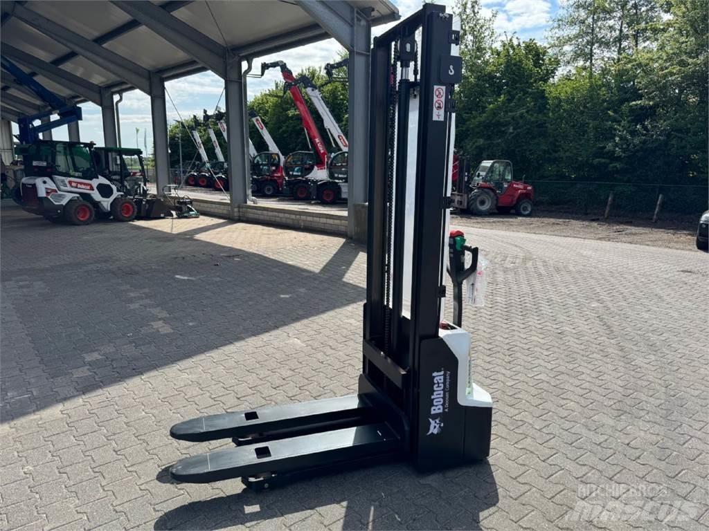 Bobcat LSM 12 N -7 Gaffelstabler med gående fører