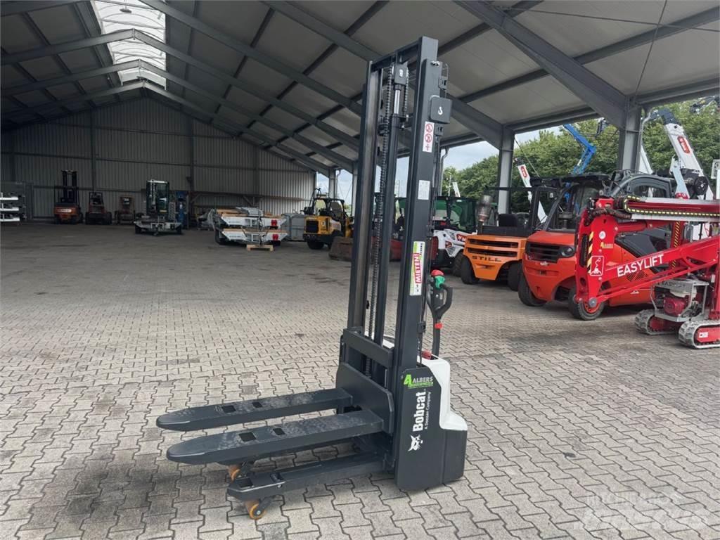 Bobcat LSM12N-7 i Gaffelstabler med gående fører