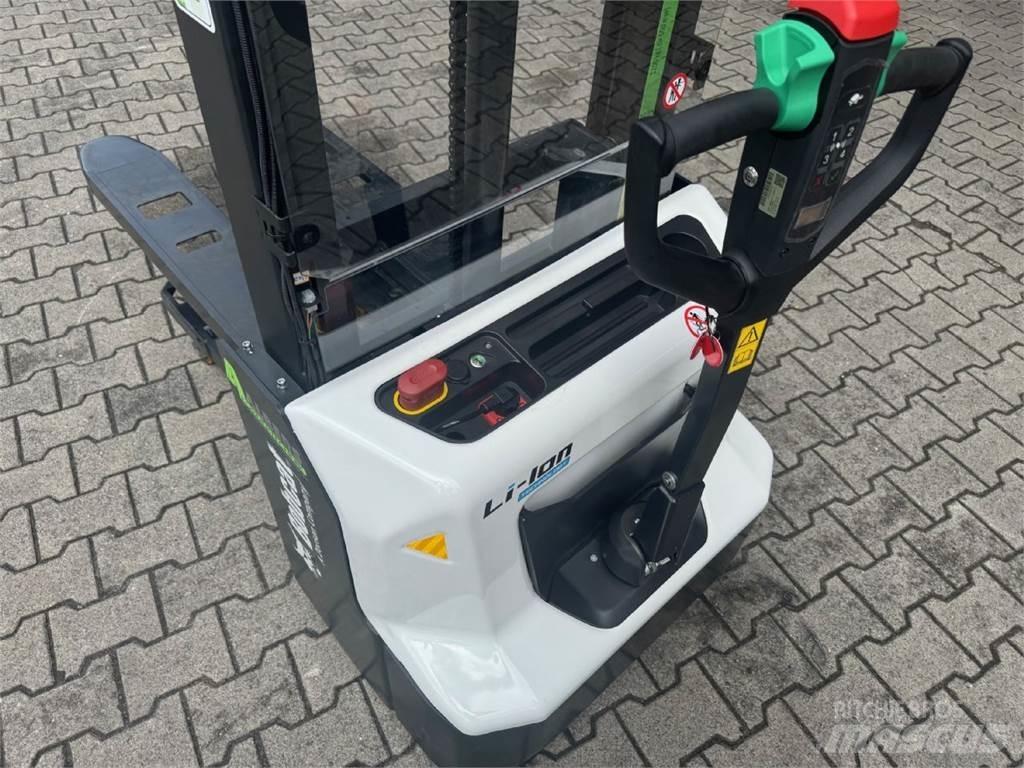 Bobcat LSM12N-7 i Gaffelstabler med gående fører