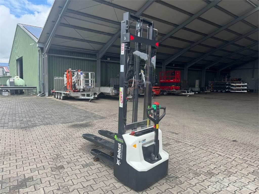 Bobcat LSM12N-7 i Gaffelstabler med gående fører