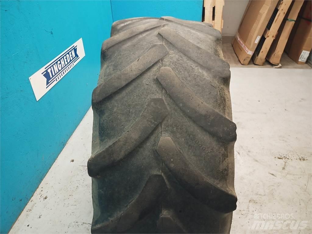  24 420/70R24 Dæk, hjul og fælge