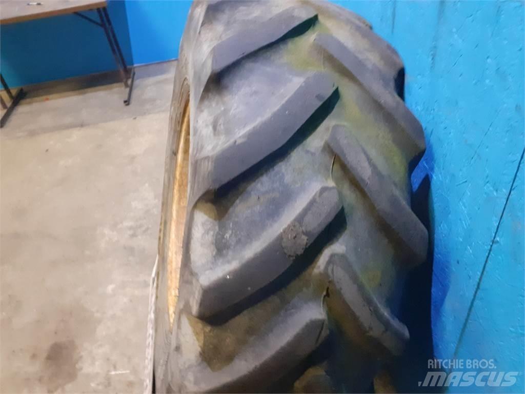  24 460/70R24 Dæk, hjul og fælge