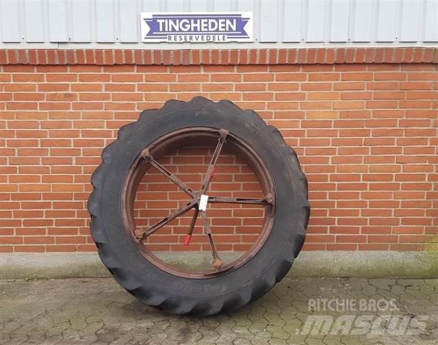  38 13.6R38 Hjul, Dæk og Fælge