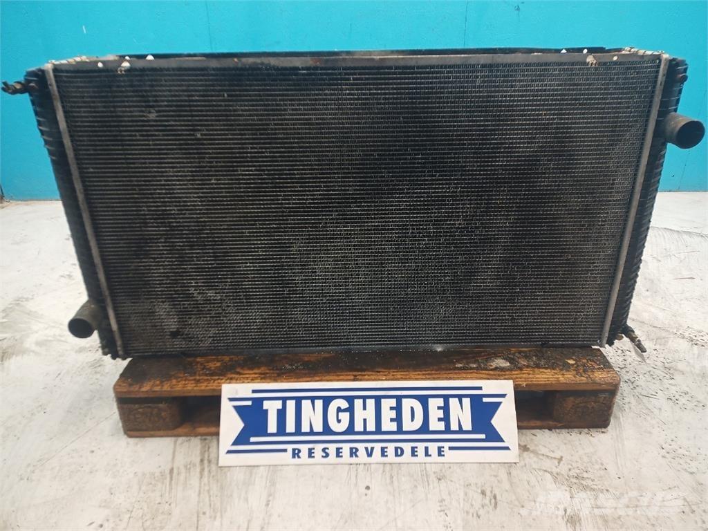 CASE 8010 Radiatorer