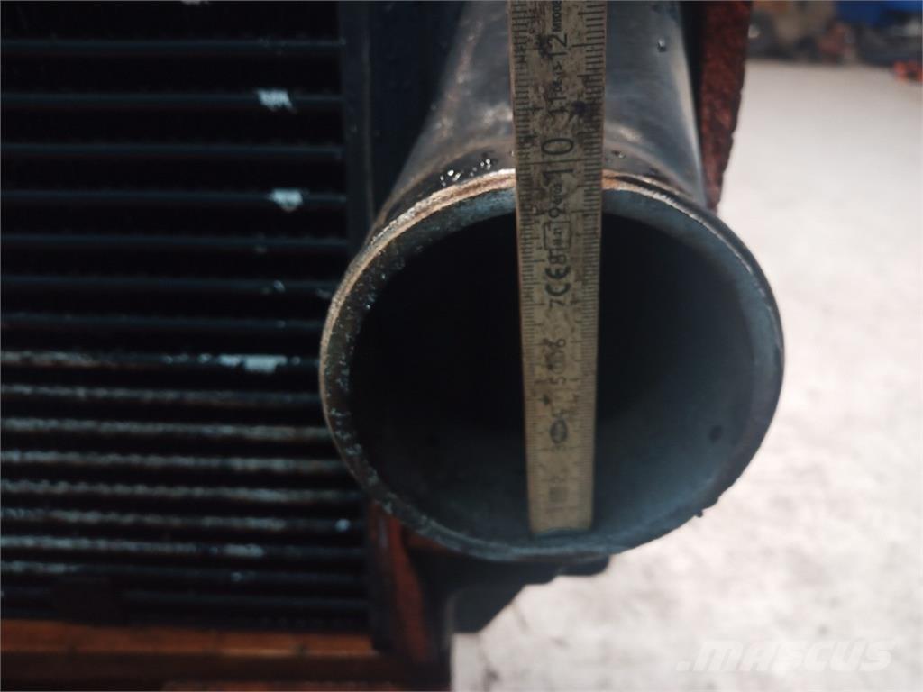 CASE 8010 Radiatorer