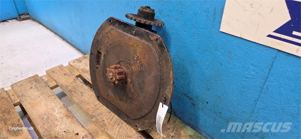 CASE 8010 Gear