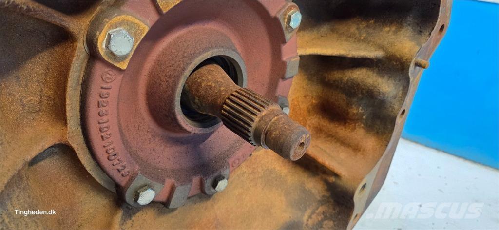 CLAAS Axion 810 Gear