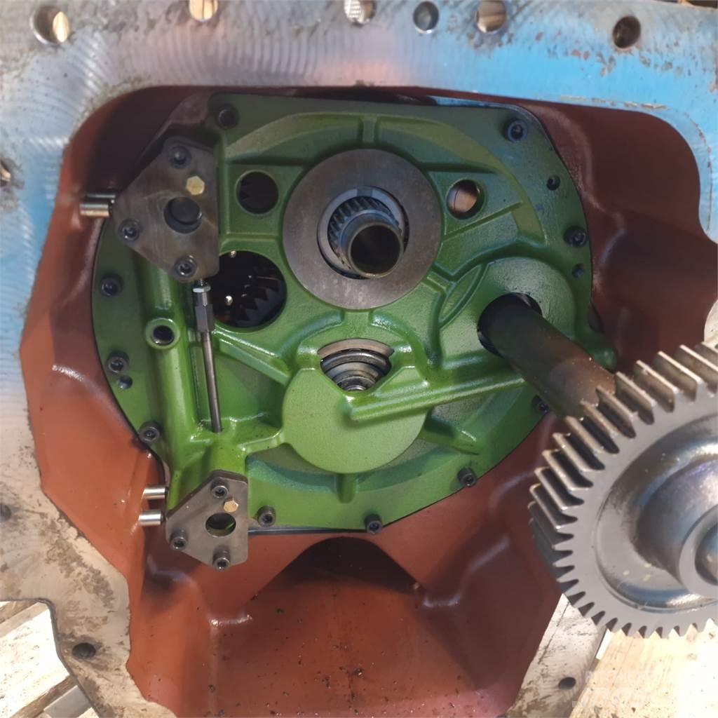 CLAAS Axion 840 Gear
