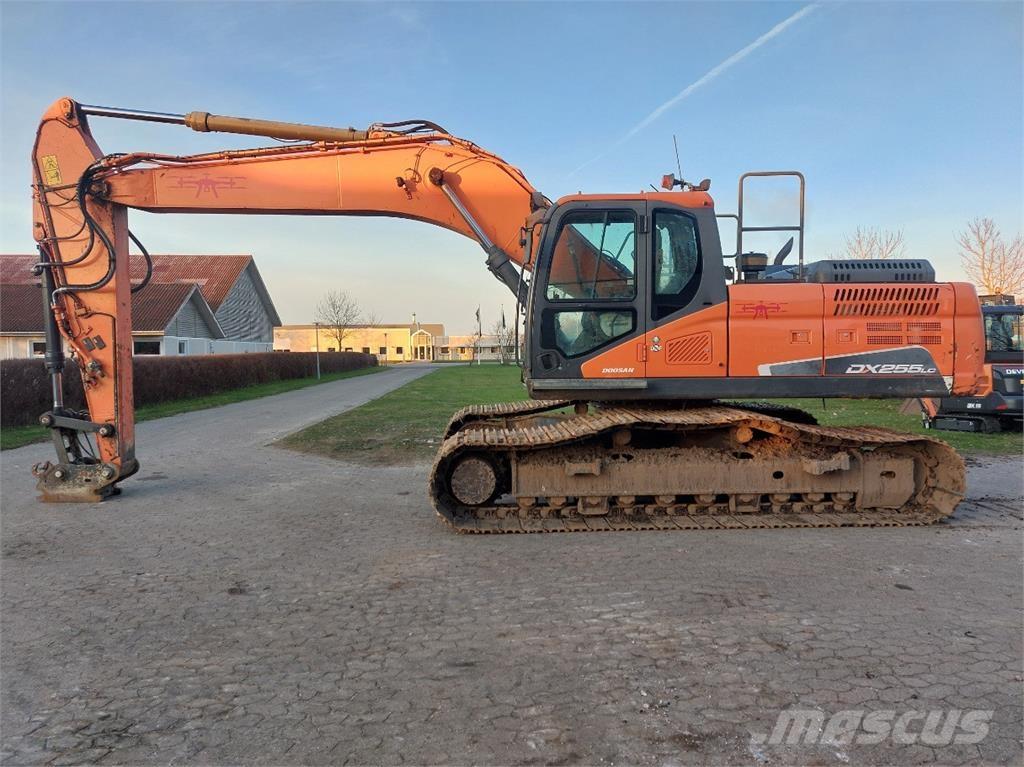 Doosan DX255LC-5 Gravemaskiner på larvebånd