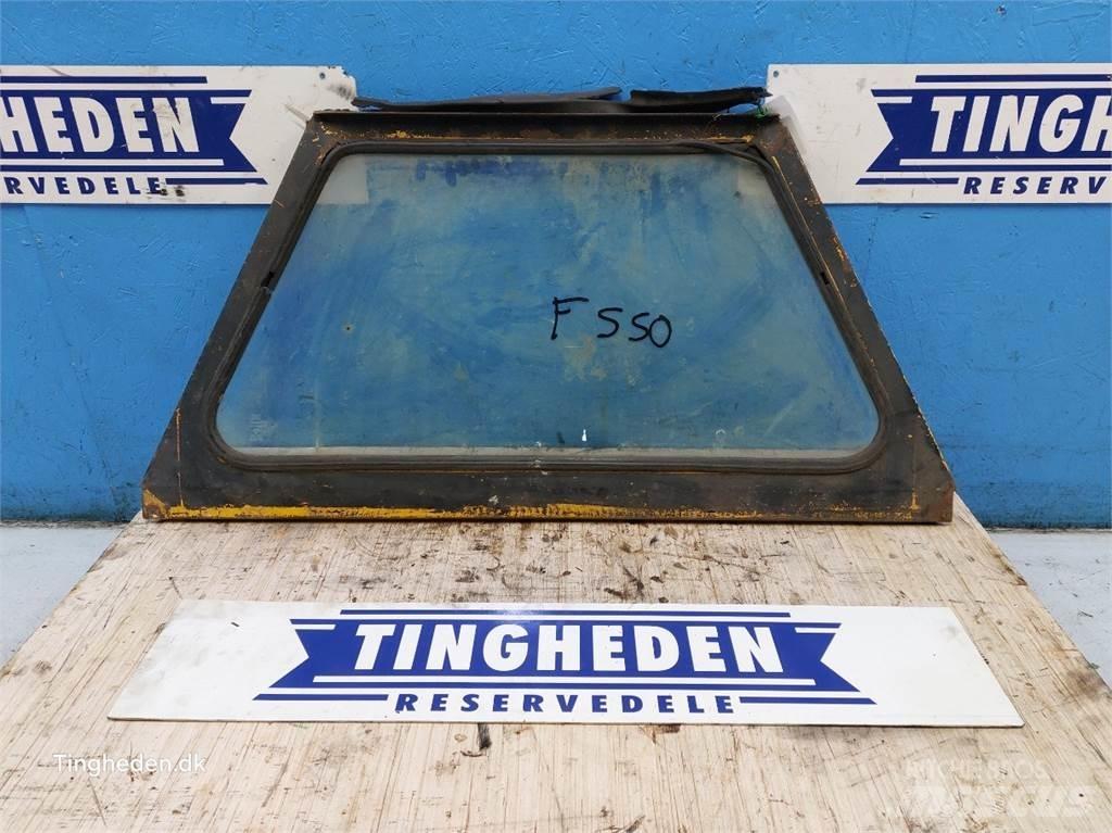 Ford 550 Kabiner og interiør