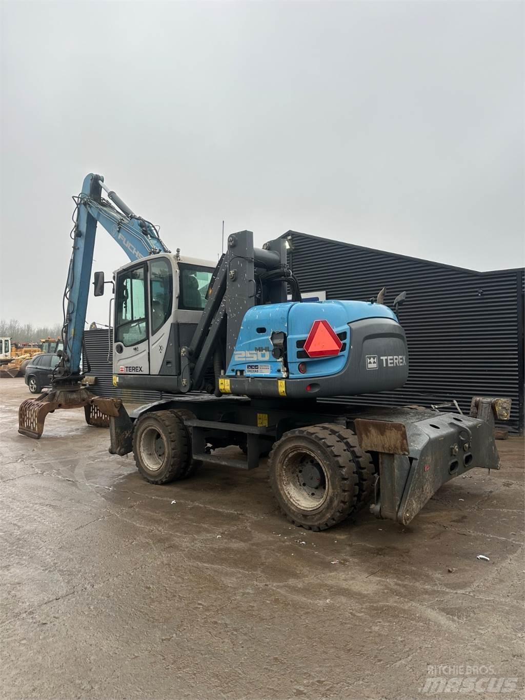 Fuchs HML250 Gravemaskiner på hjul