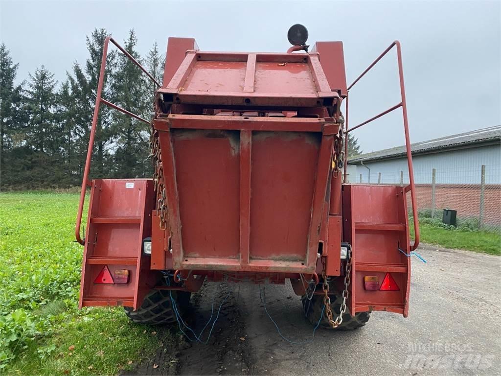 Hesston 4700 Pressere til firkantede baller